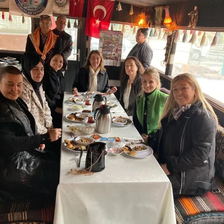 Bugün ziyaretçilerimiz komutanlarımızın eşleriydi . Kendilerine samimi ve nazik ziyaretler…