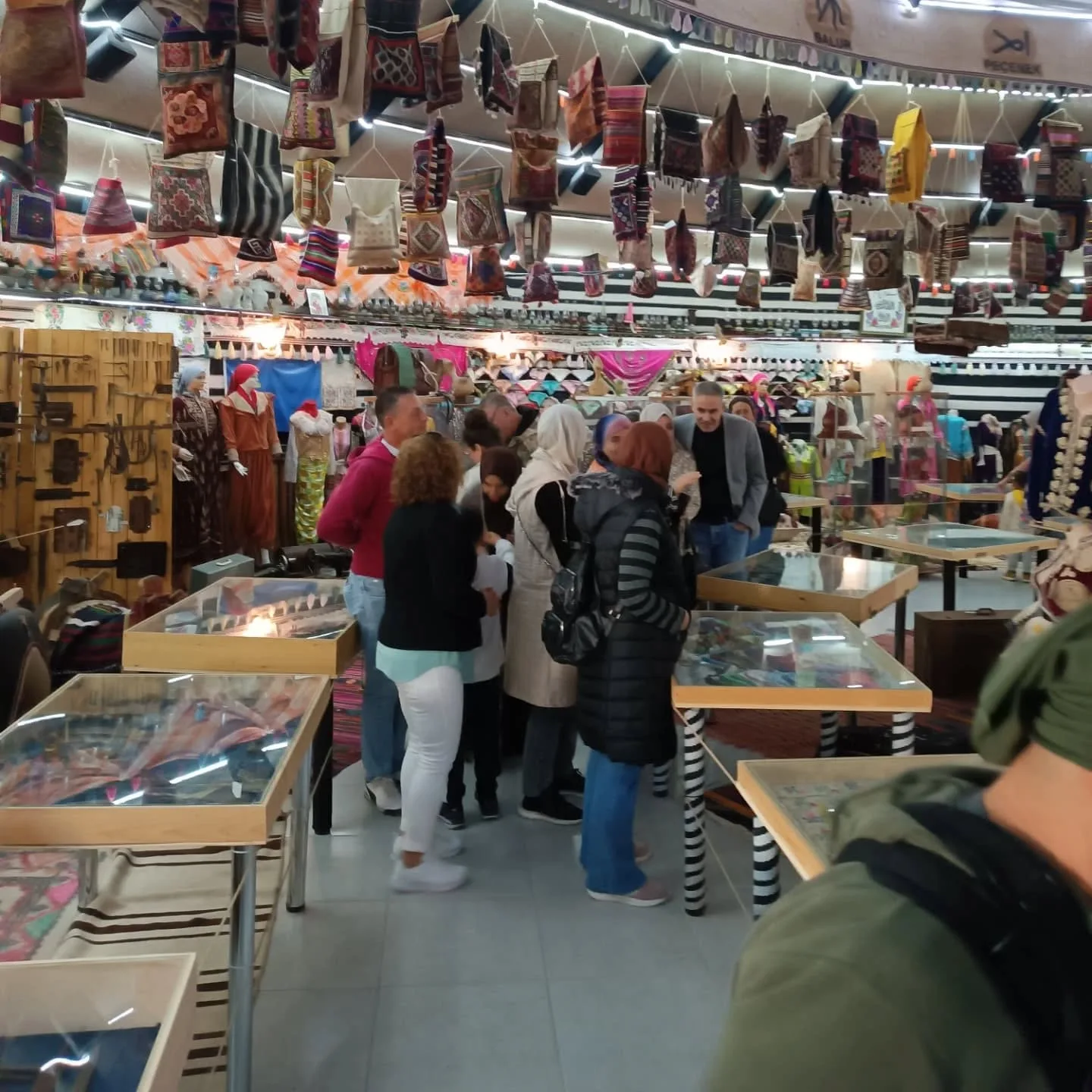 Geleneksel bu ayki Akraba kahvaltımızı yaptık. Akrabalarımız la Hasret giderdik. Gösterile…
