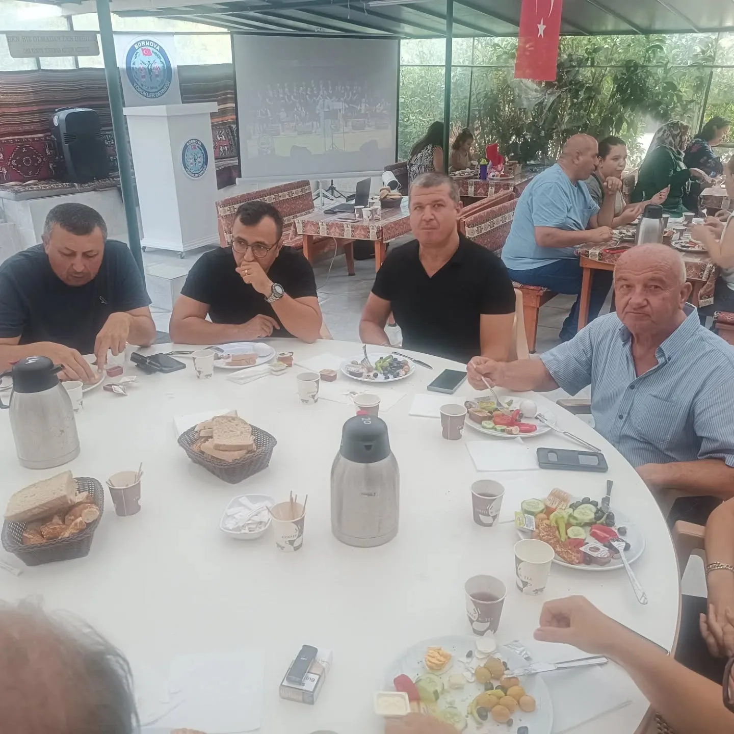 Bugün aydınlılar dergimizin kahvaltı etkinliğini yaptık.Keşkek dövdük. Emeği geçen herkese…