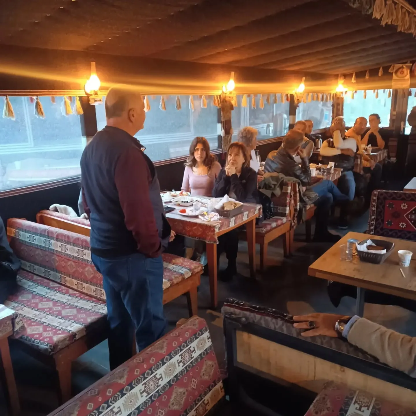 Bugün OBA Müzemizin ziyaretçileri Bornova Suphi Koyuncuoğlu lisesi Mezunlar derneğiydi . K…