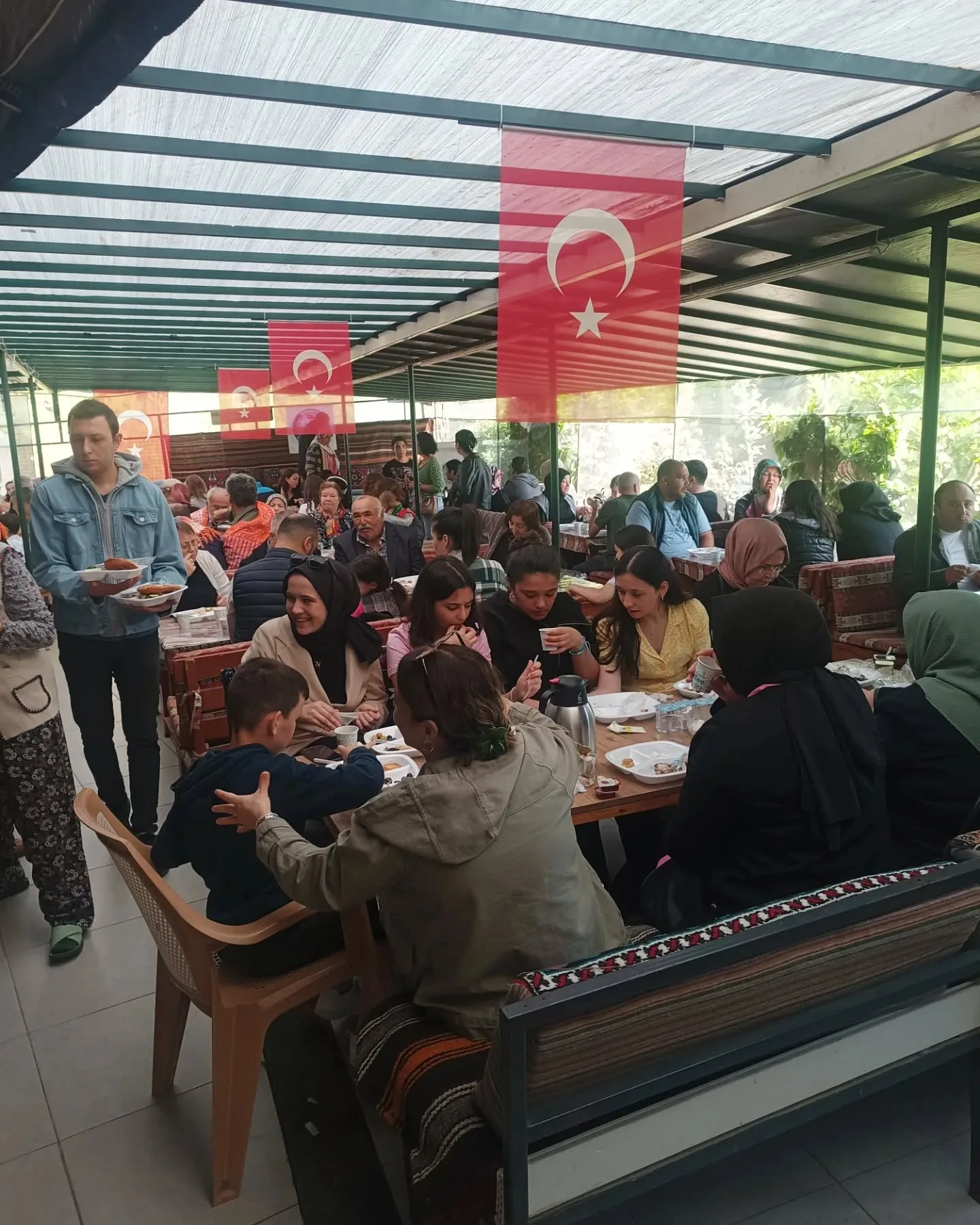 Bugün Geleneksel bayramlaşma kahvaltımızı yaptık. Akrabalarımızla bayramlaştık. Sayın kaym…