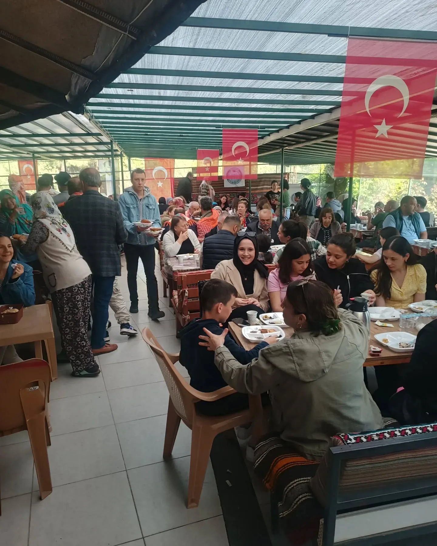 Bugün Geleneksel bayramlaşma kahvaltımızı yaptık. Akrabalarımızla bayramlaştık. Sayın kaym…