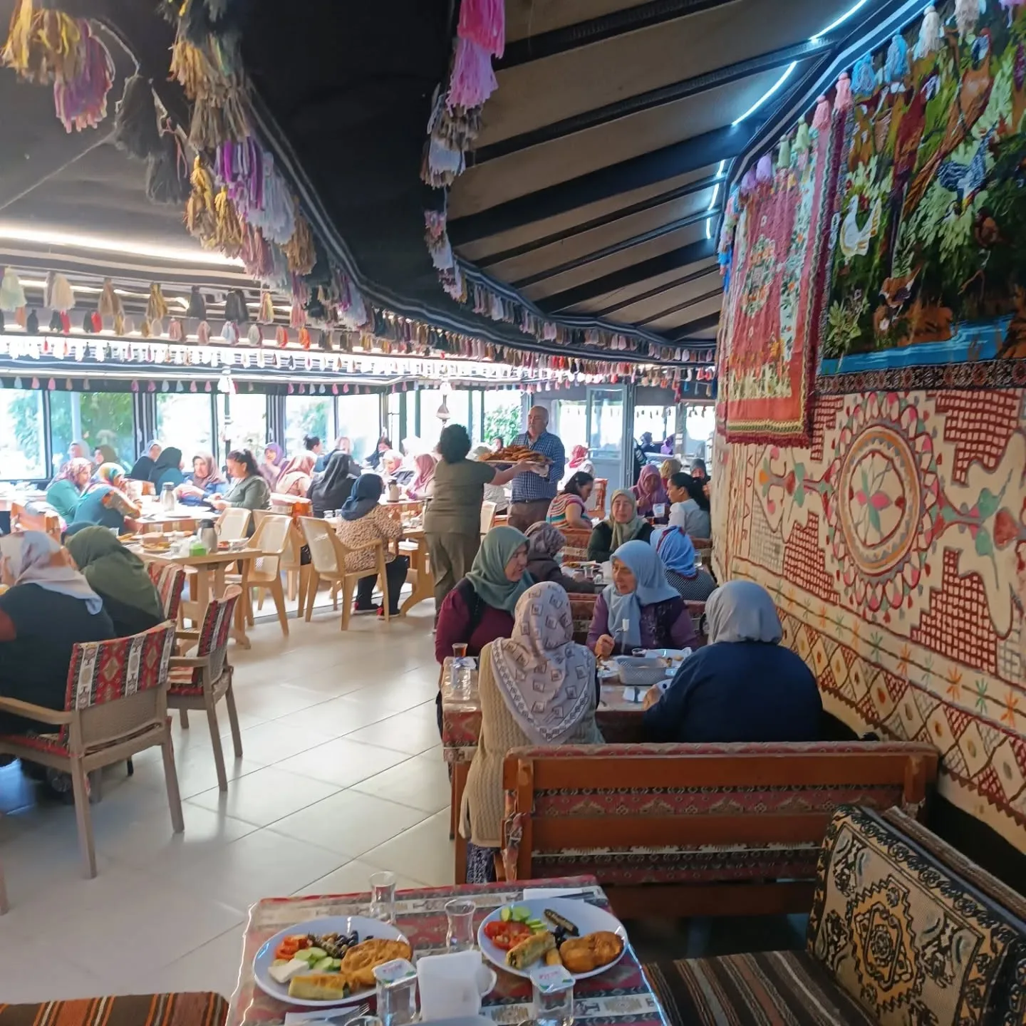 Bornova Belediyesinin düzenlediği organizasyon ile 65yaş üstü çınarlarımızı anneler günü e…