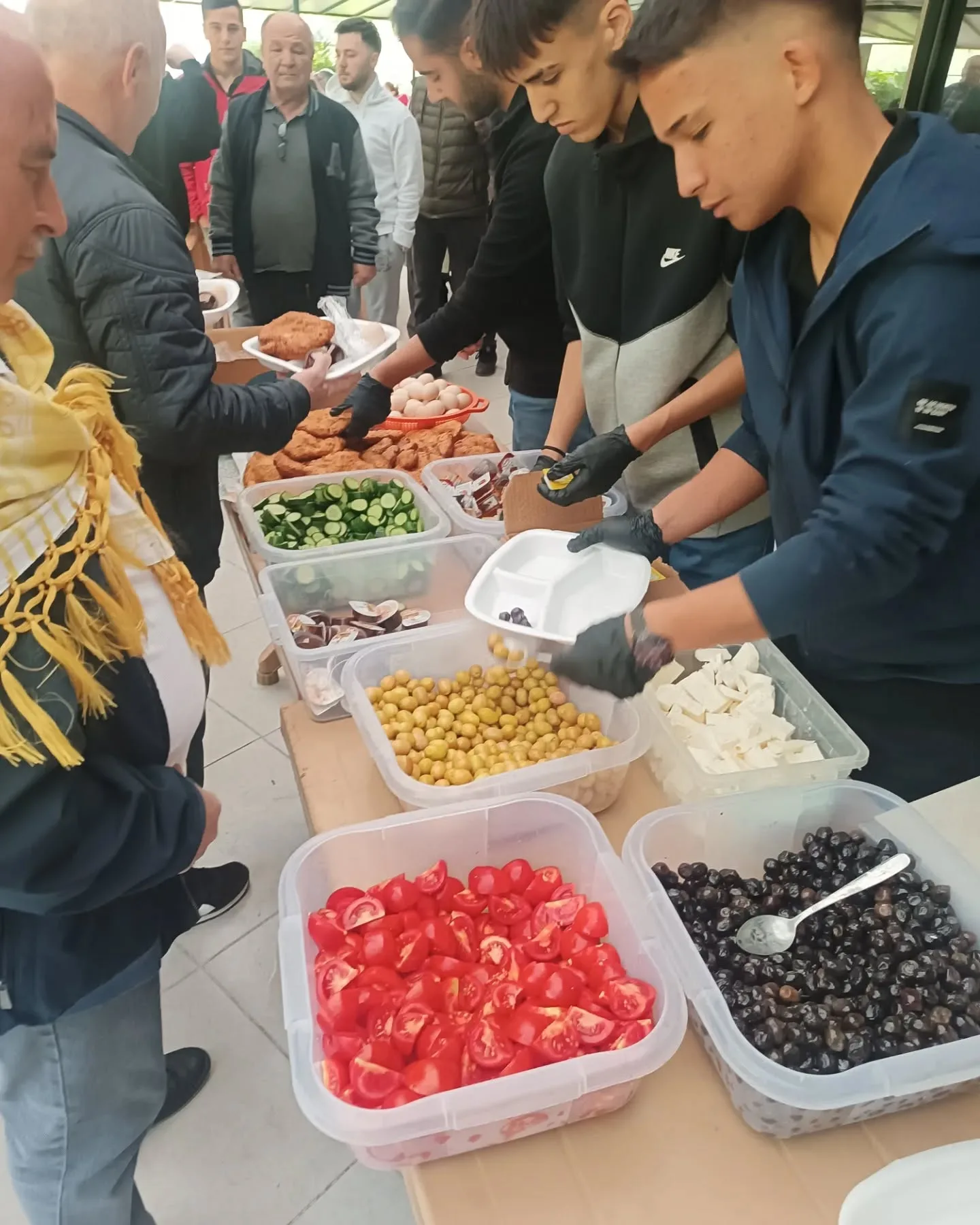 Bugün Geleneksel bayramlaşma kahvaltımızı yaptık. Akrabalarımızla bayramlaştık. Sayın kaym…