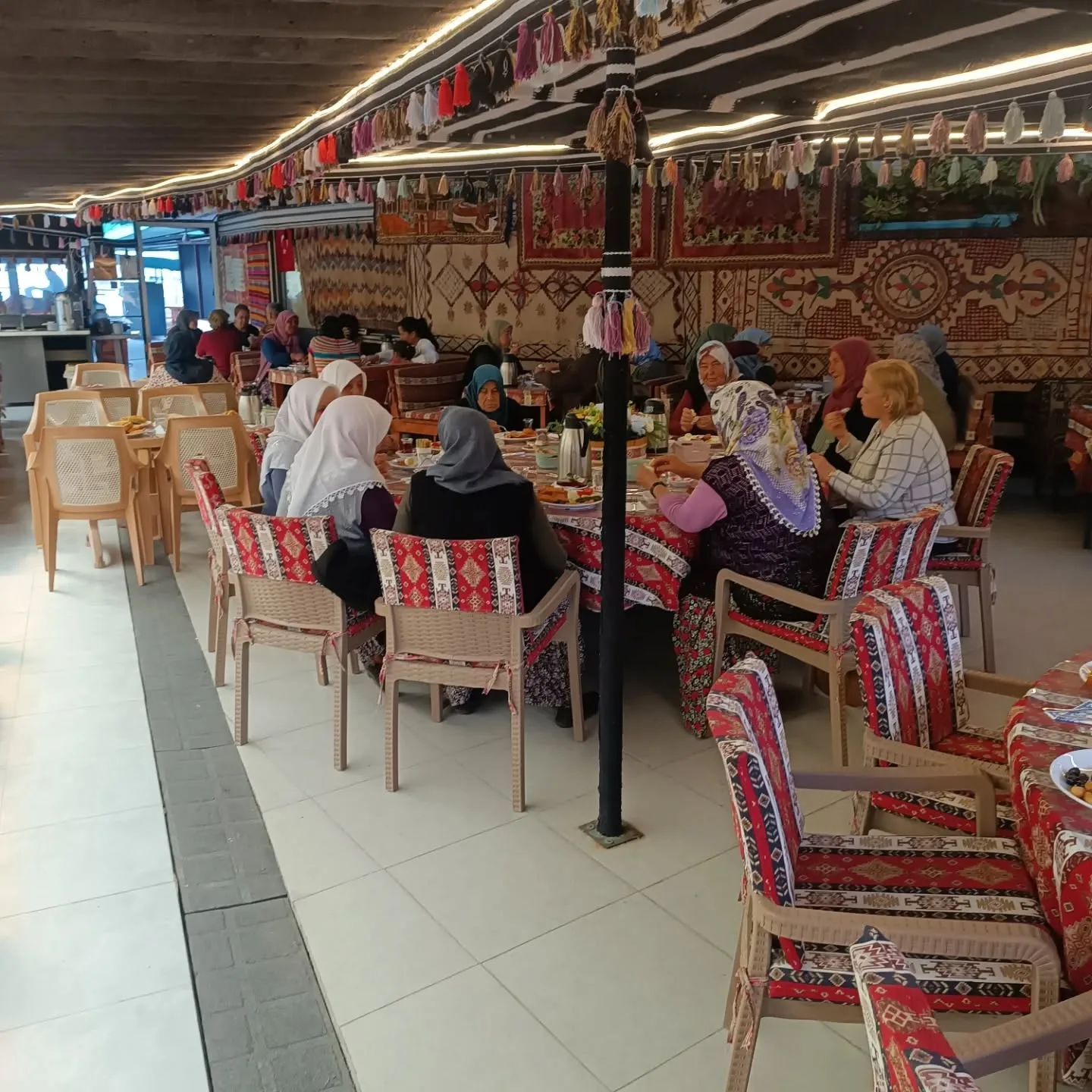 Bornova Belediyesinin düzenlediği organizasyon ile 65yaş üstü çınarlarımızı anneler günü e…