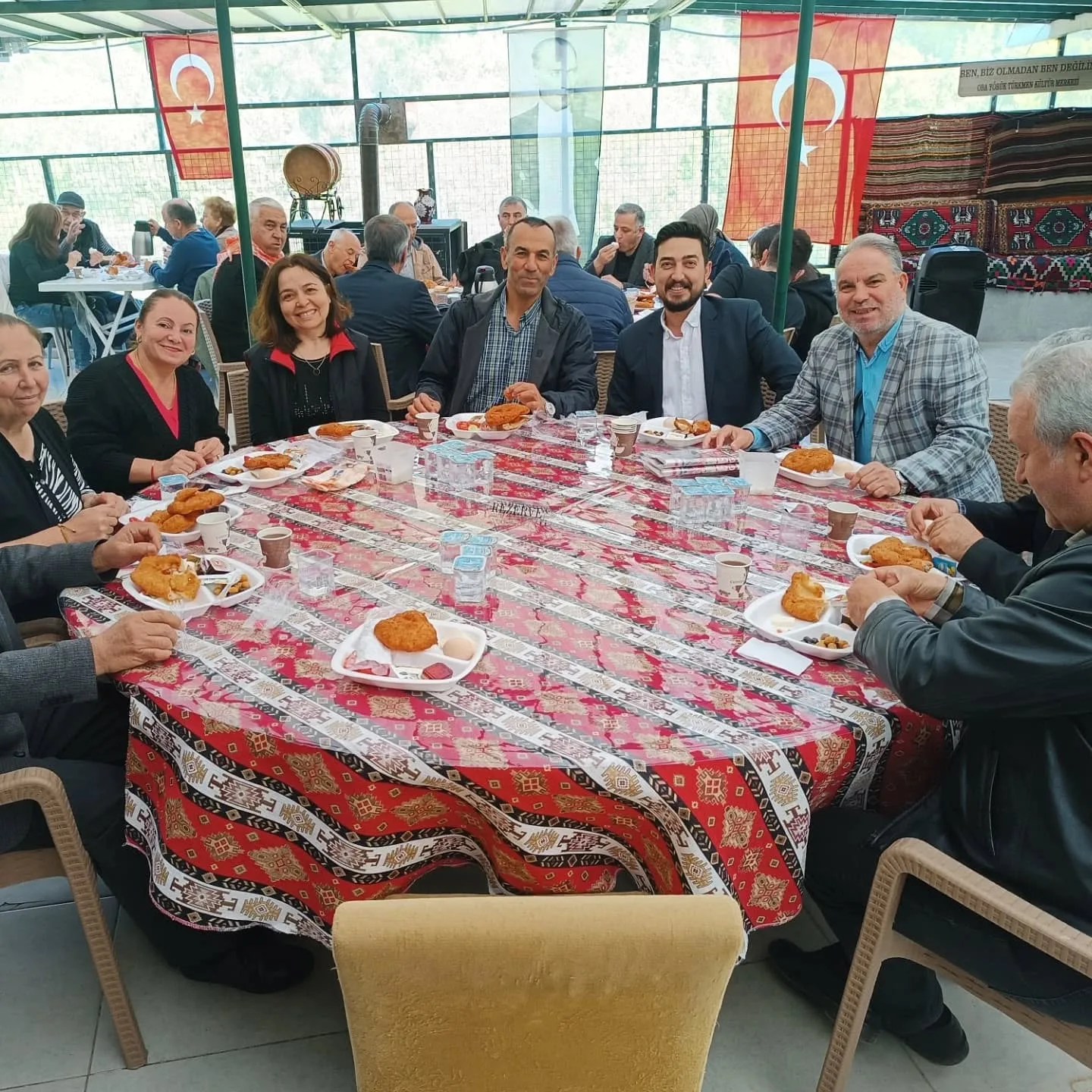 Mayıs 2025 geneksel kahvaltımızı, dost ve akrabalarımızin katılımı ile yaptık. Herkese teş…