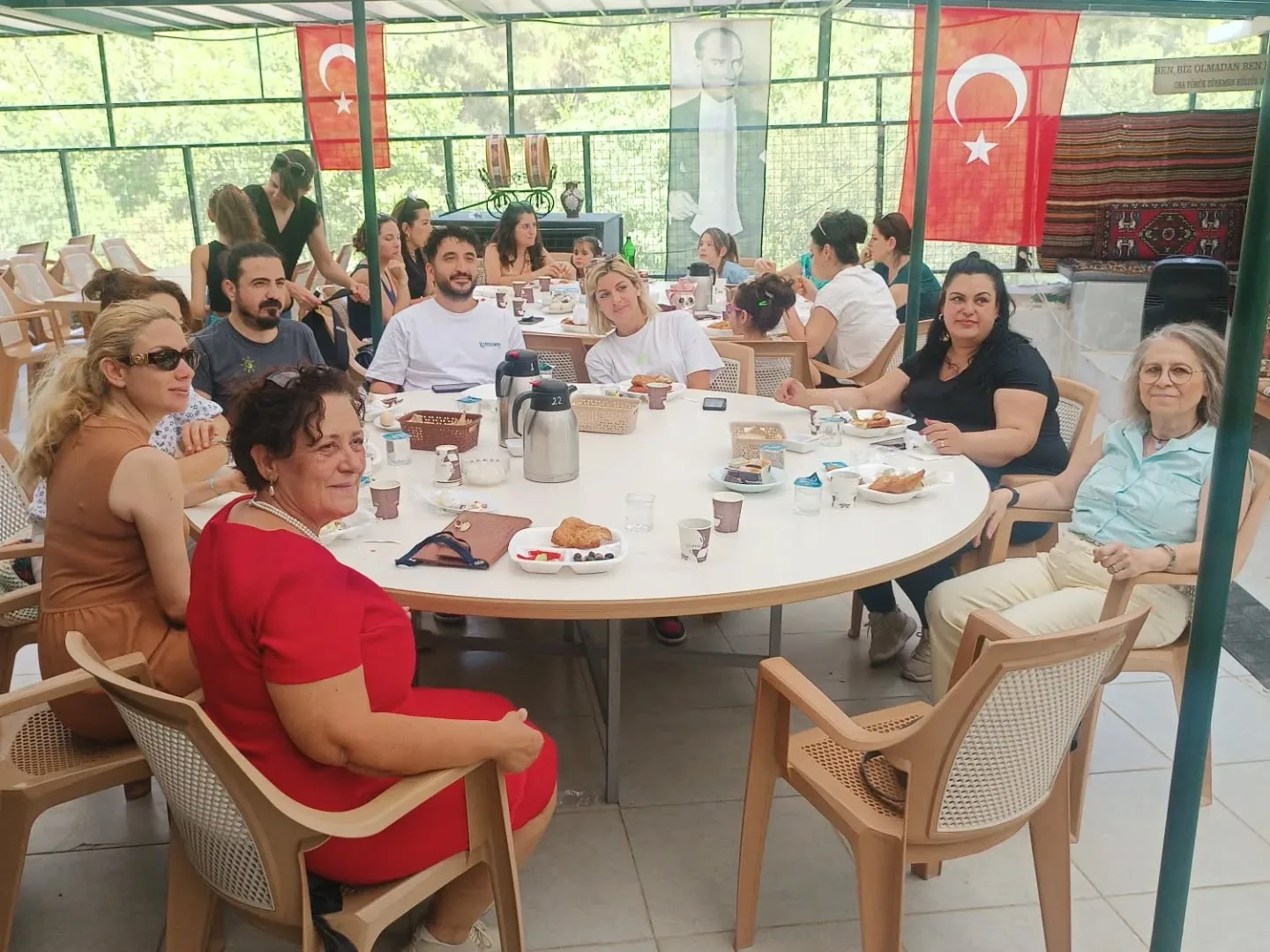 Bugün Ege Üniversitesi Tekstil fakültesi öğretim üyelerini misafir ettik. OBA müzemiz ile…