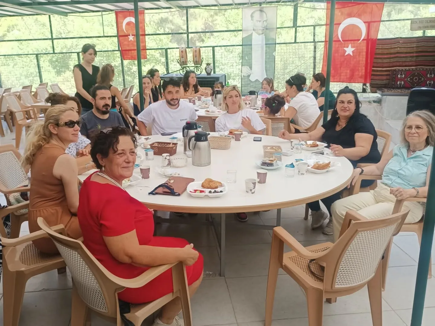 Bugün Ege Üniversitesi Tekstil fakültesi öğretim üyelerini misafir ettik. OBA müzemiz ile…