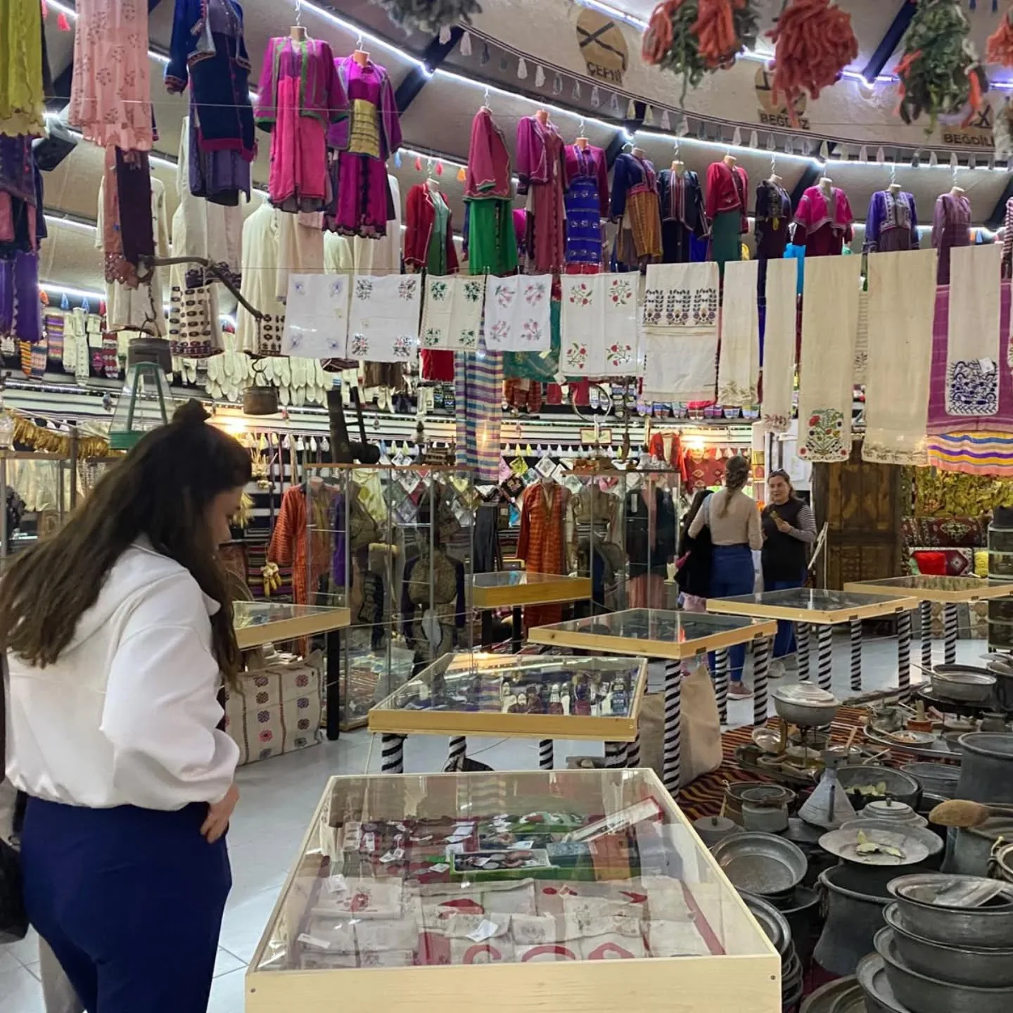 Bornova Gençlik merkezi Eğitimcileri ve yöneticileri Ögretmenler günü etkinliğinde OBA müz…