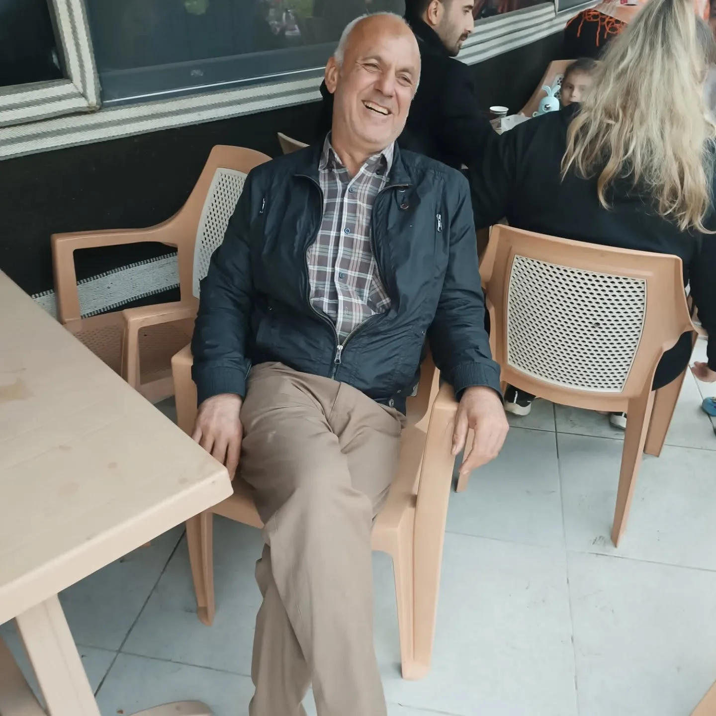Bugün akrabalarımızla buluştuk.Yazdan kalma bir havada keyifli muhabbetler yapıldı . Hasre…