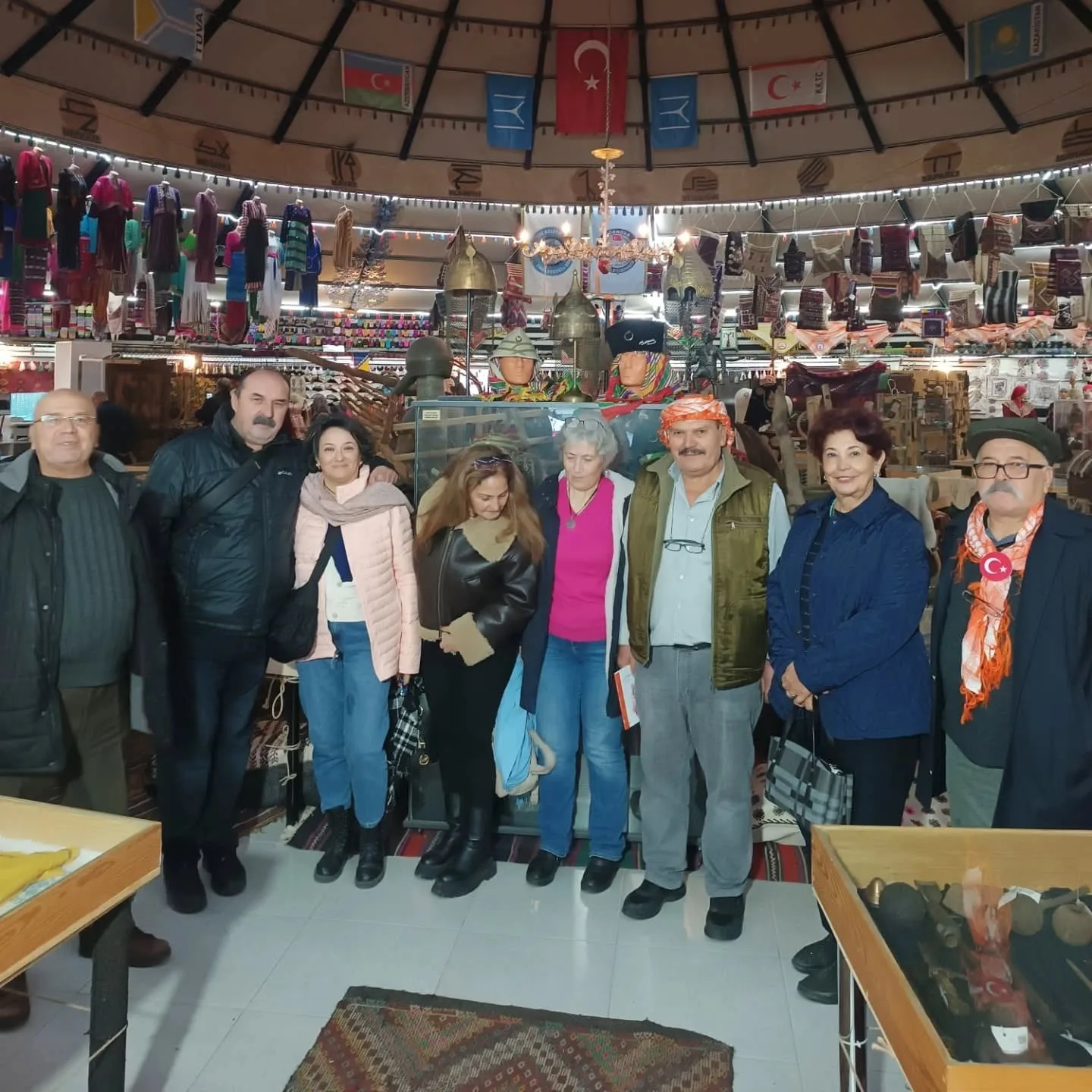 Aralık ayının geleneksel akraba kahvaltımızı yaptık. Yeni arkadaşlar edindik. Akrabalarımı…