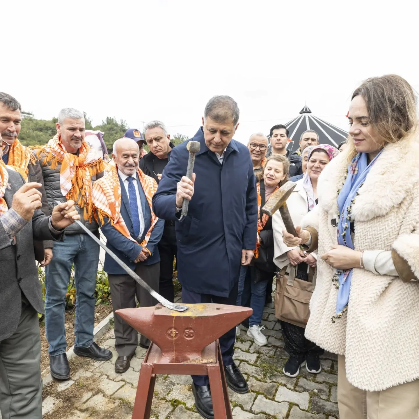 Nevruz etkinliğimizde demir dövdük ateşten atladık eğlendik. baharın gelişini Neşe içinde…