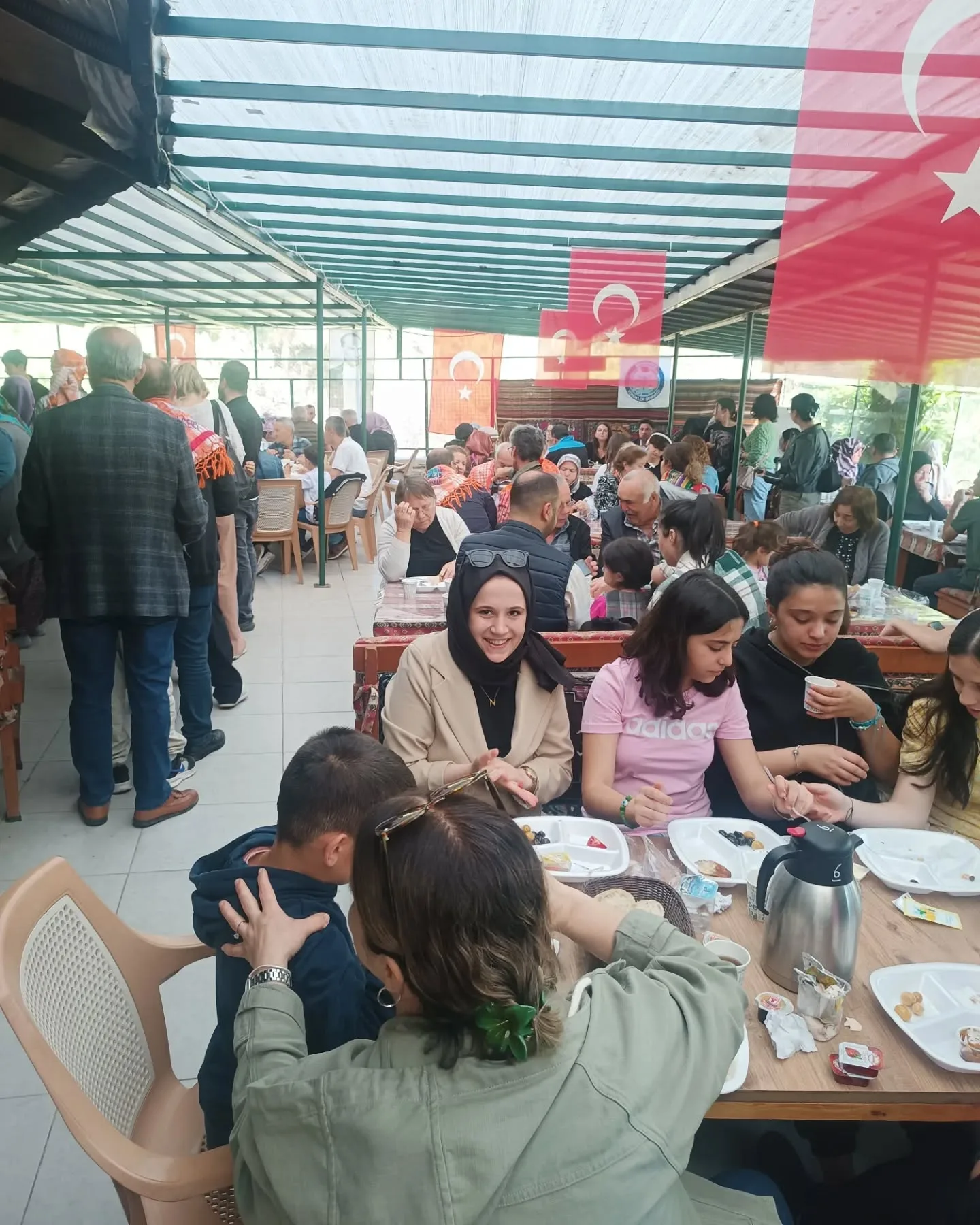 Bugün Geleneksel bayramlaşma kahvaltımızı yaptık. Akrabalarımızla bayramlaştık. Sayın kaym…