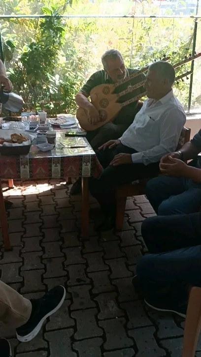 Sayın Kenan İnkayalı dan türküler dinledik. Teşekkür ederiz.