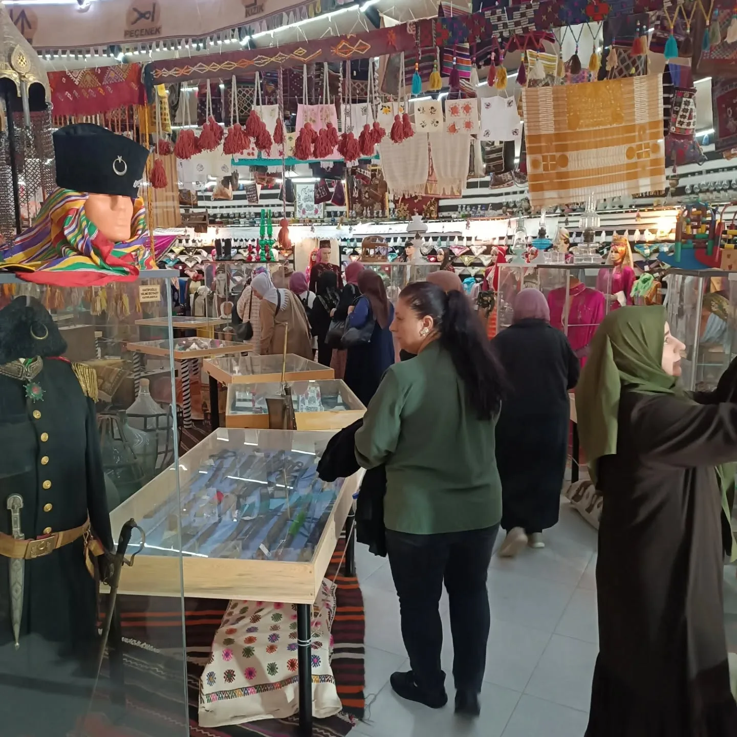 Bornova Belediyesinin düzenlediği organizasyon ile 65yaş üstü çınarlarımızı anneler günü e…