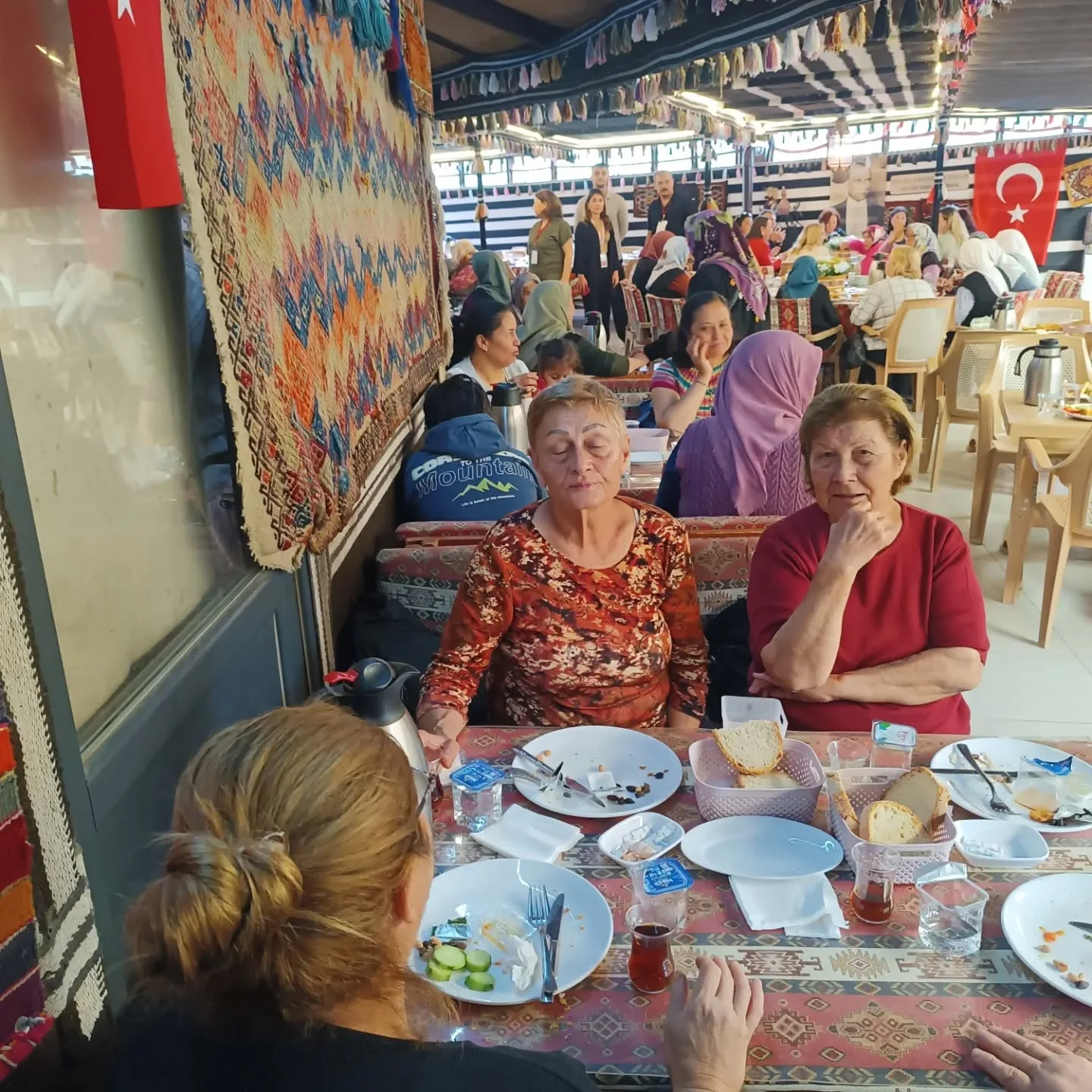 Bornova Belediyesinin düzenlediği organizasyon ile 65yaş üstü çınarlarımızı anneler günü e…