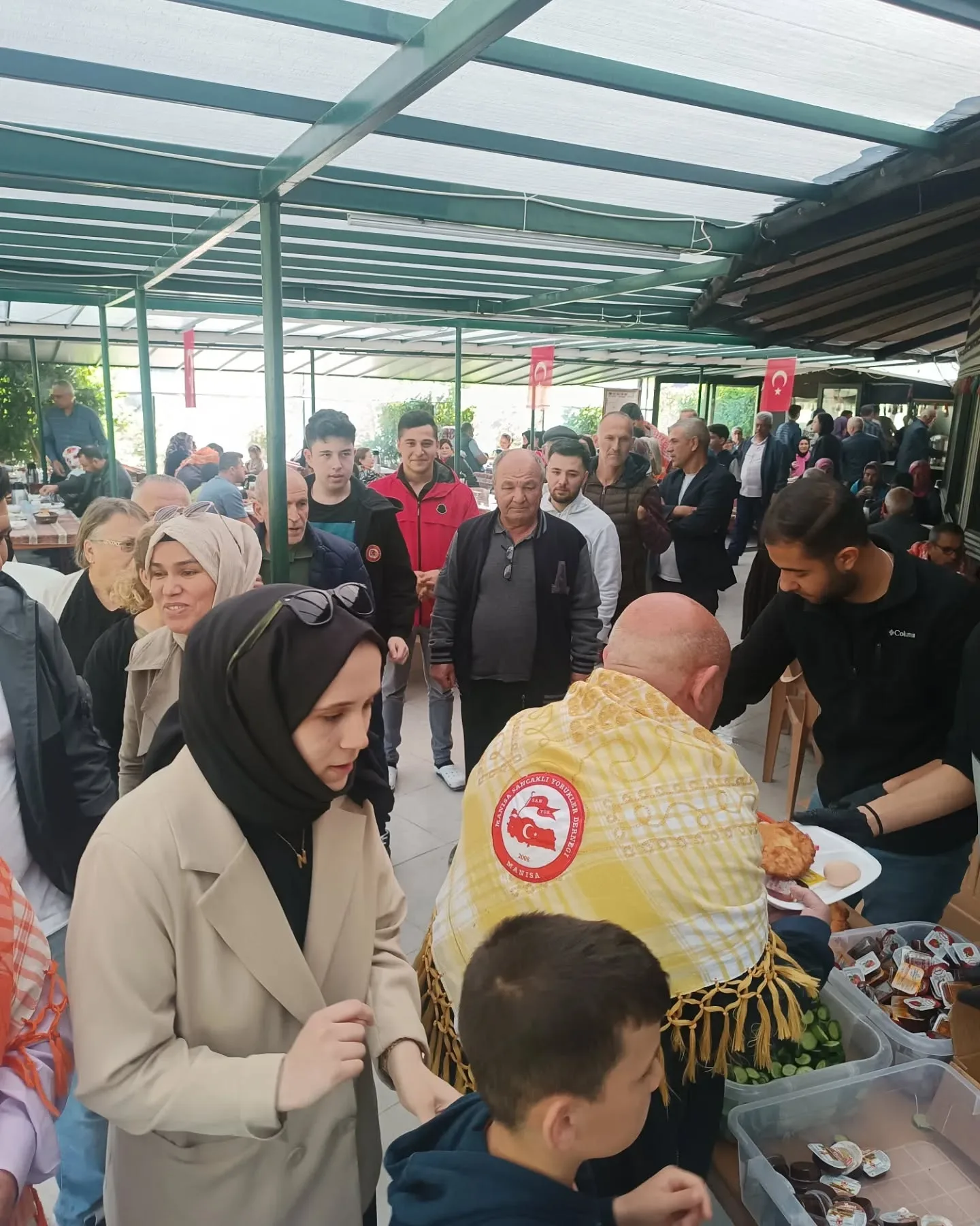 Bugün Geleneksel bayramlaşma kahvaltımızı yaptık. Akrabalarımızla bayramlaştık. Sayın kaym…