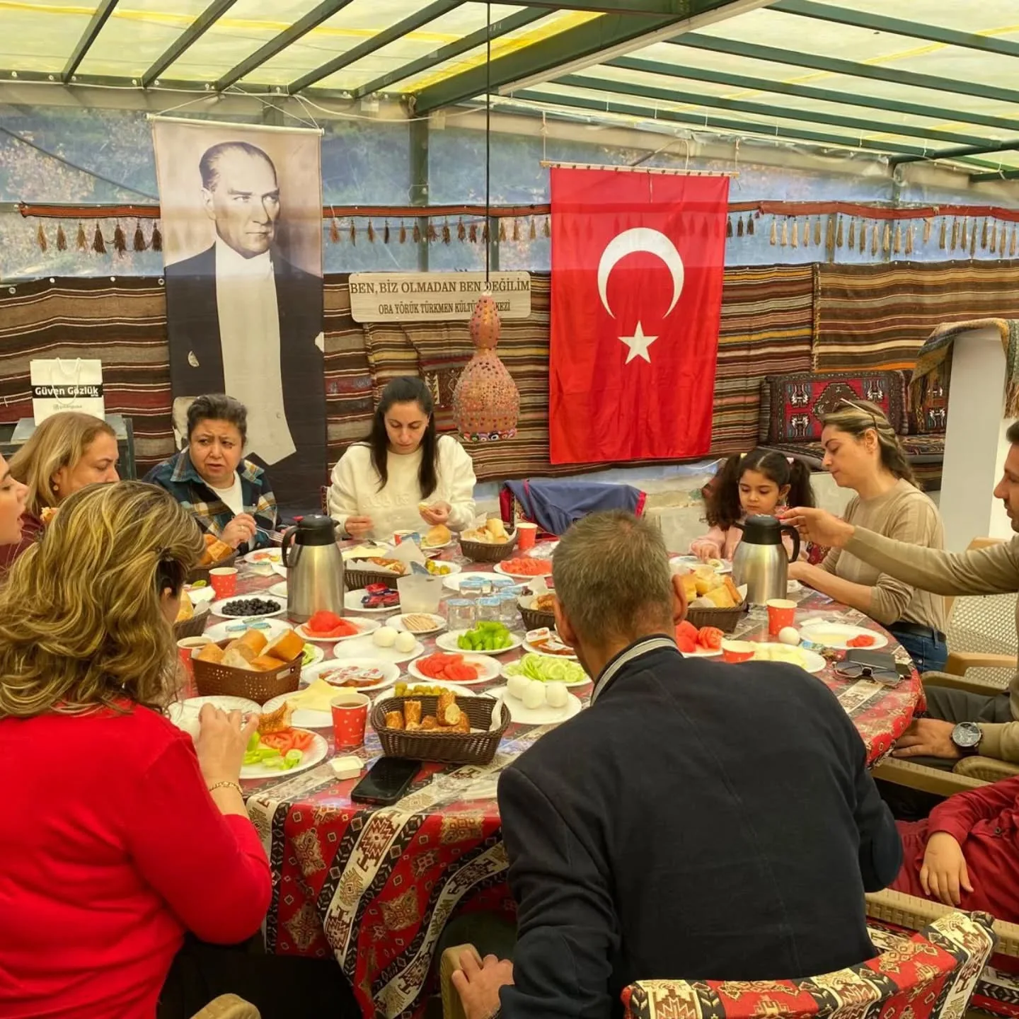 Bornova Gençlik merkezi Eğitimcileri ve yöneticileri Ögretmenler günü etkinliğinde OBA müz…