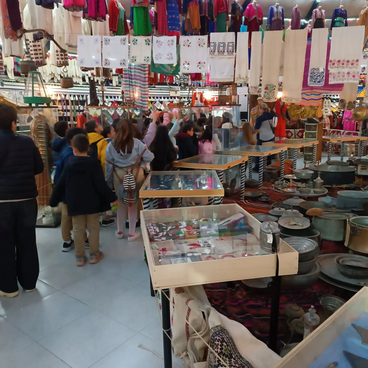 Bugün Oba müzemizi Bornova Ömer Seyfettin ilköğretim okulu 3.sınıf öğrencileri ve öğretmen…
