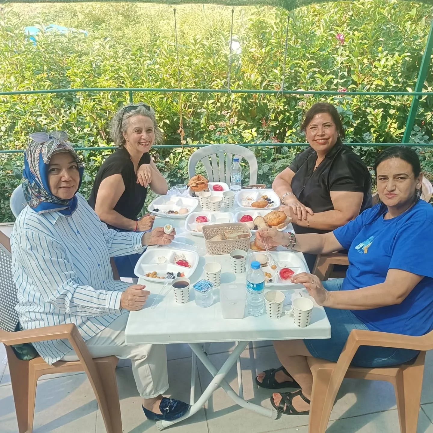 26.geneksel kahvaltı etkinliğimizi yaptık. Akrabalarımızla buluştuk . Keyifli anlar yaşadı…