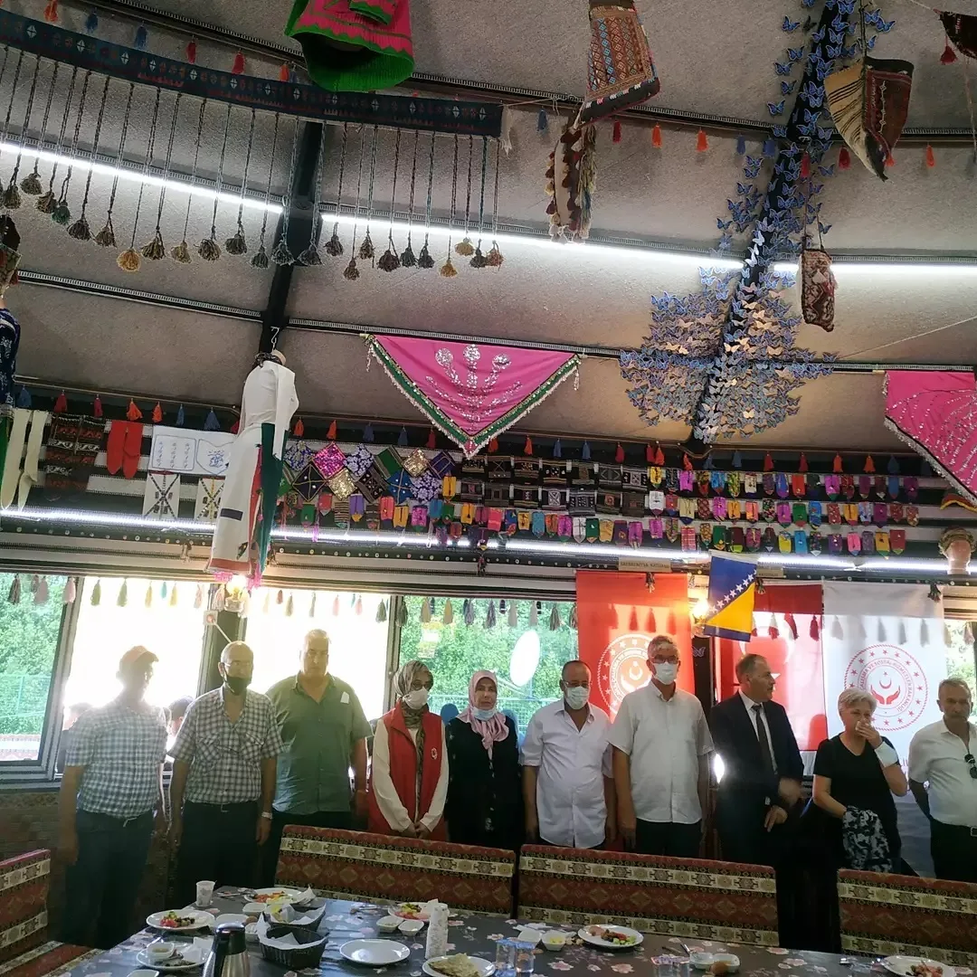 Bugün şehit ailelerimiz ile gazilerimizi misafir etmekten onur duyduk.. İzmir aile ve çalı…