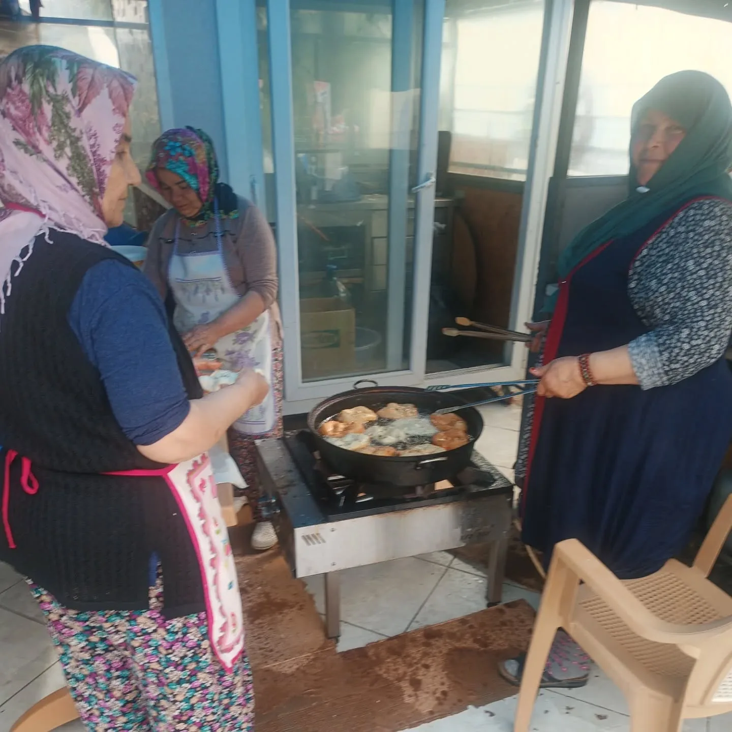 34. Geleneksel kahvaltı etkinliğimizi dost ve  akrabalarımızın katılımıyla güzel bir bahar…
