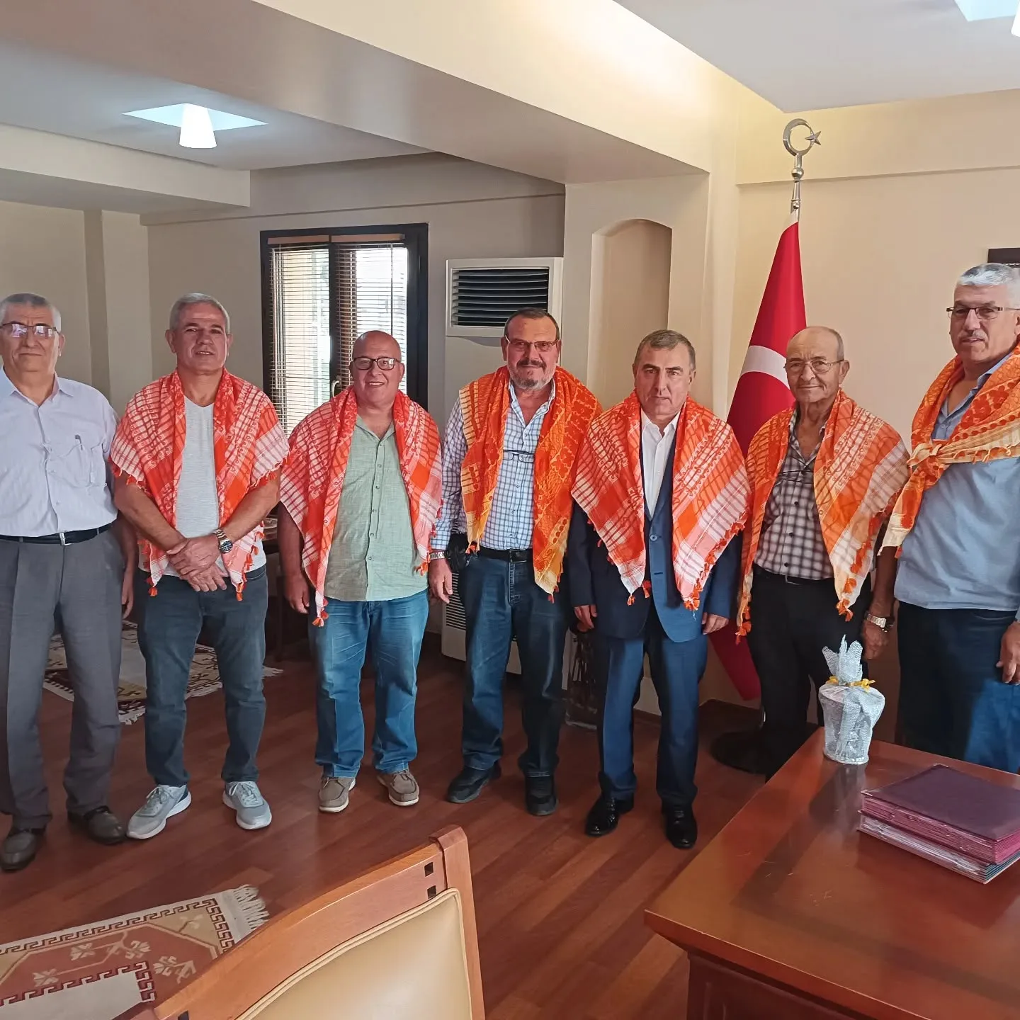 Yeni Kaymakamımız Sayın Muzaffer Şahiner'e hayırlı olsun ziyaretinde bulunduk. Bize yakın…