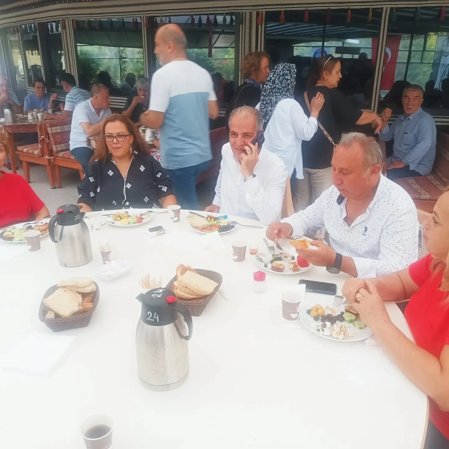 Bugün aydınlılar dergimizin kahvaltı etkinliğini yaptık.Keşkek dövdük. Emeği geçen herkese…