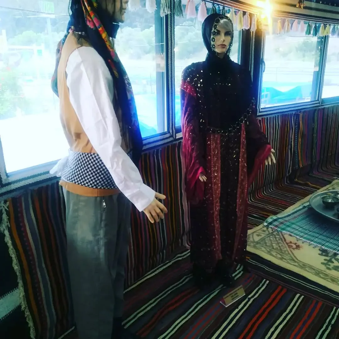 Mardin Yöresi Türkmen kadın  erkek kostümü ile Kütahya yöresi kadın kostümü ziyaretiniz be…