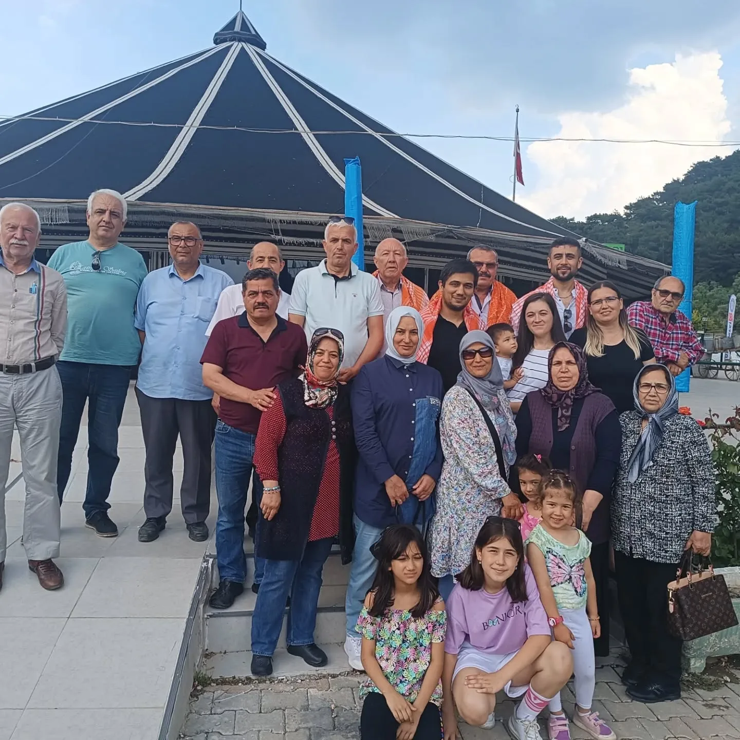Bugün OBA MÜZEMİZİN ziyaretçileri İzmir Afyonlular federasyonuydu. Kendilerine sıcak  muha…