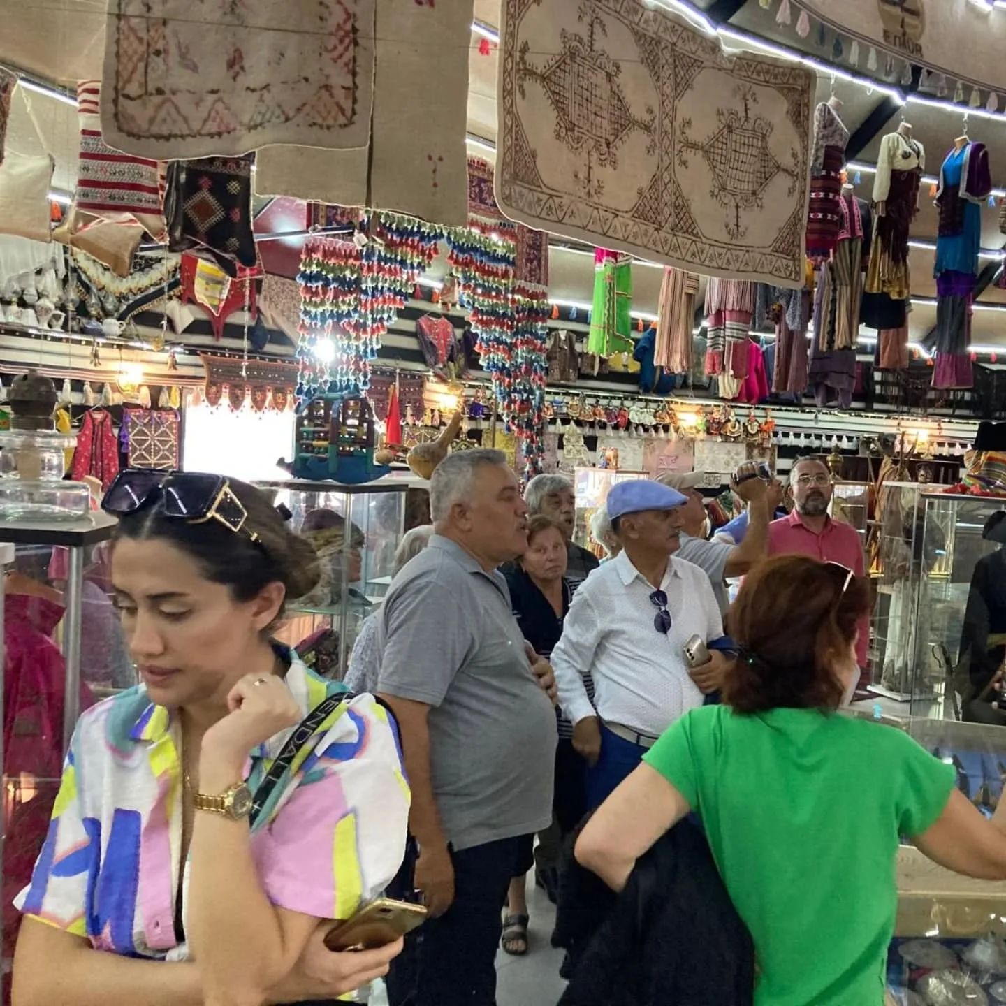 Ekim ayının geleneksel kahvaltısnı akrabalarımızla yaptık. Hasret giderdik.katilim sağlaya…