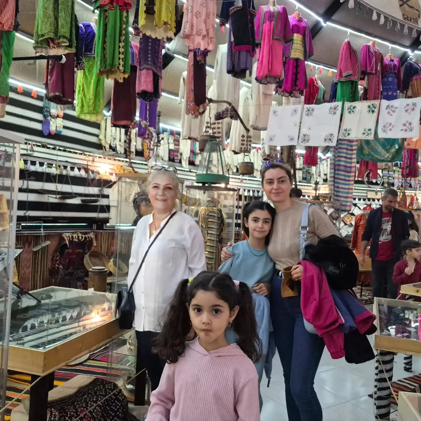 Bornova Gençlik merkezi Eğitimcileri ve yöneticileri Ögretmenler günü etkinliğinde OBA müz…