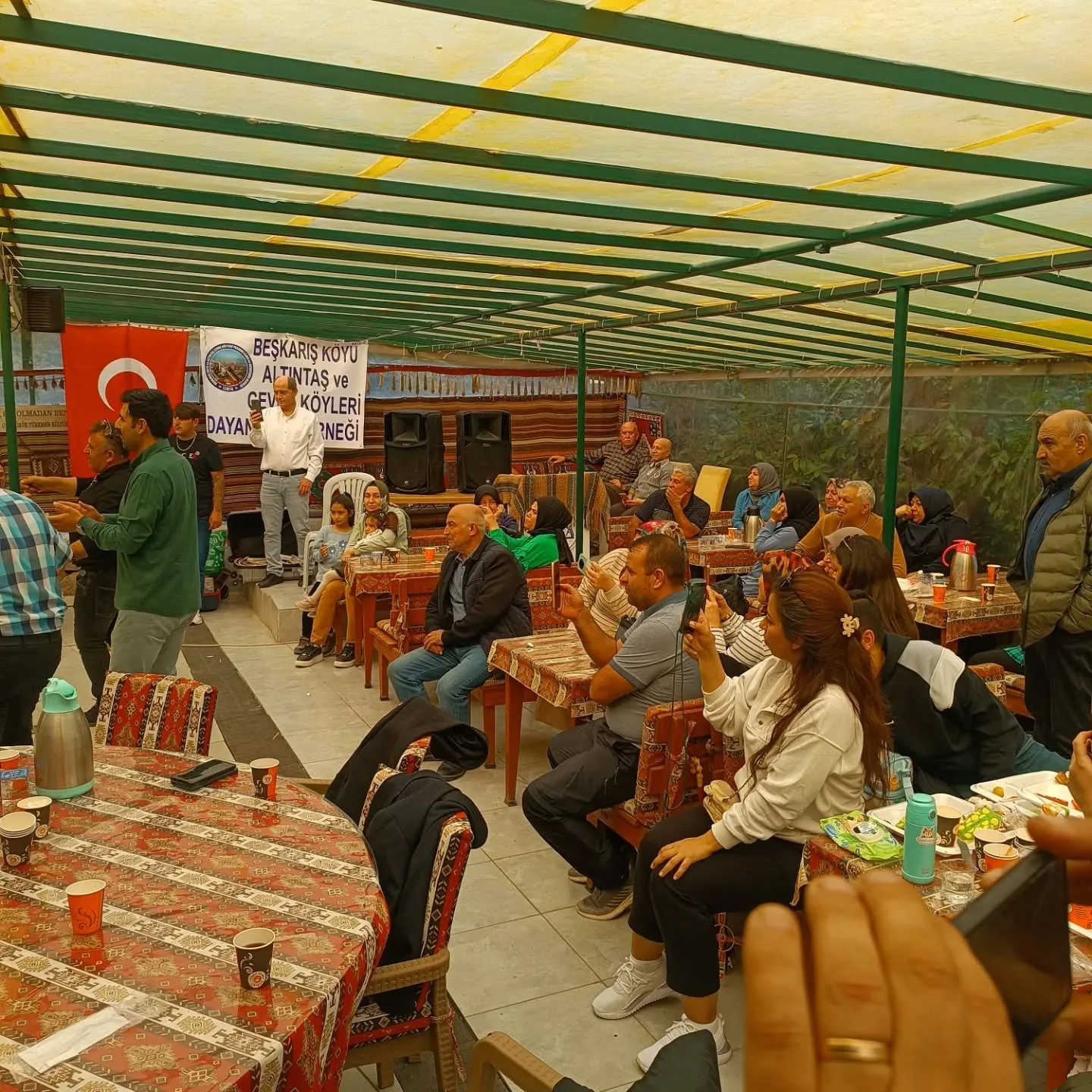 Kütahya Beş karış ve Altıntaş köyleri derneği kahvaltıda buluştu. Güzel havada sıcak muhab…