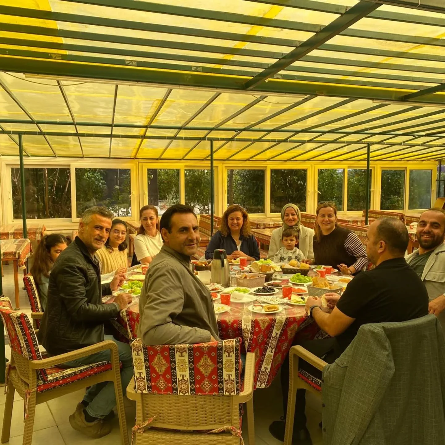 Bornova Gençlik merkezi Eğitimcileri ve yöneticileri Ögretmenler günü etkinliğinde OBA müz…