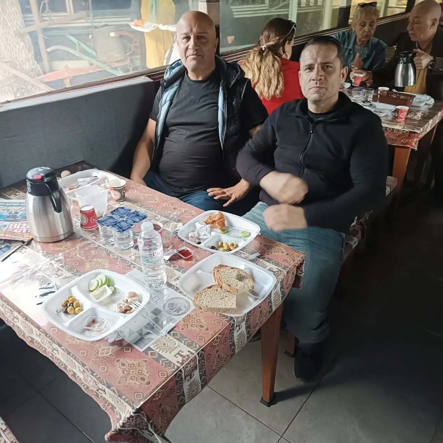 Bugün akrabalarımızla buluştuk.Yazdan kalma bir havada keyifli muhabbetler yapıldı . Hasre…