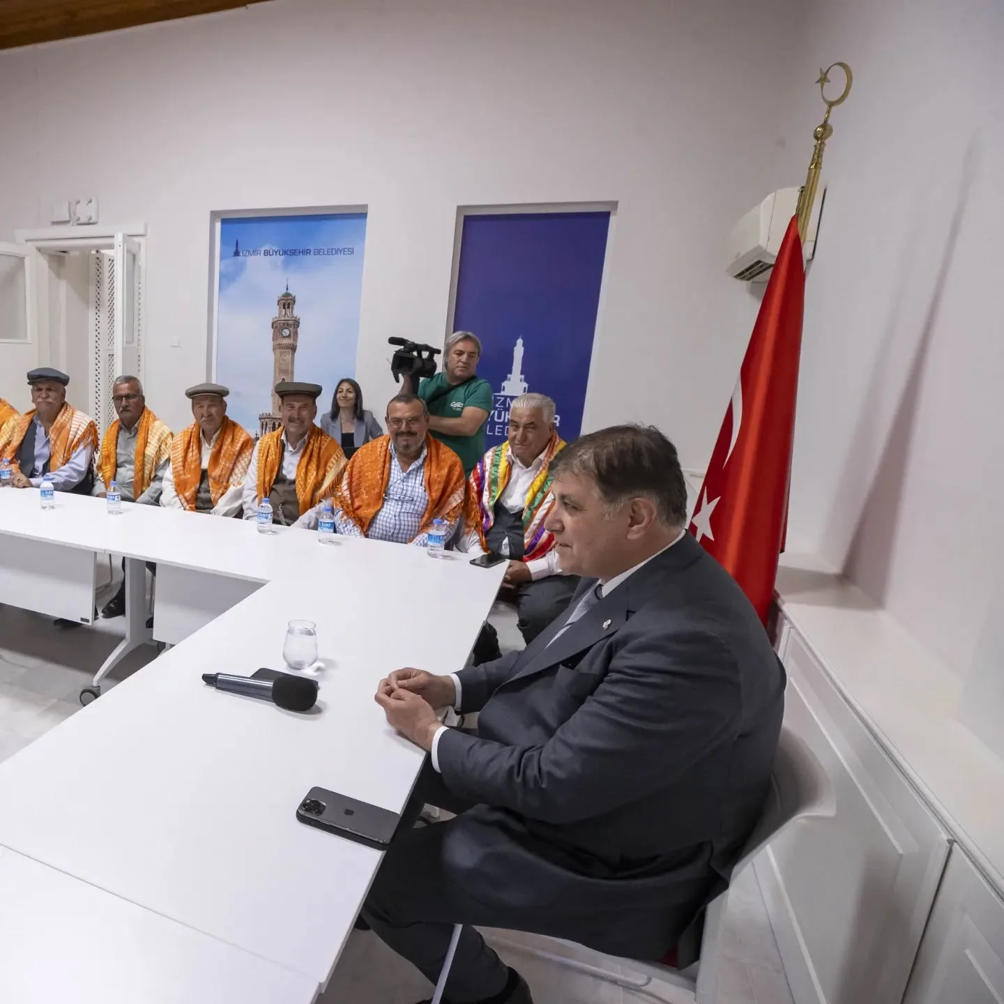 Büyük şehir belediyesi başkanı Sayın Cemil Tugay a hayırlı olsun ziyaretinde bulunduk. Ken…