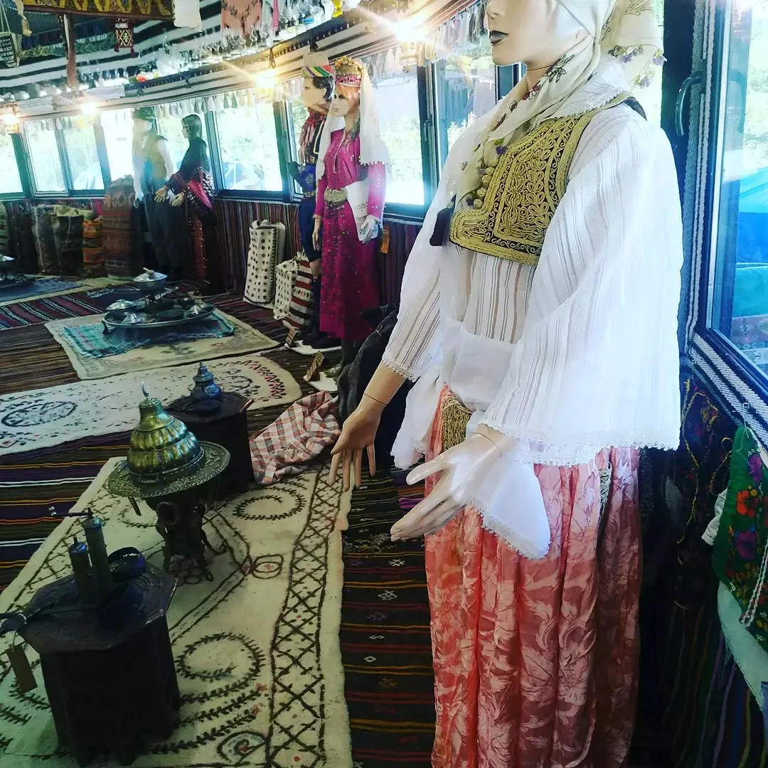 Mardin Yöresi Türkmen kadın  erkek kostümü ile Kütahya yöresi kadın kostümü ziyaretiniz be…