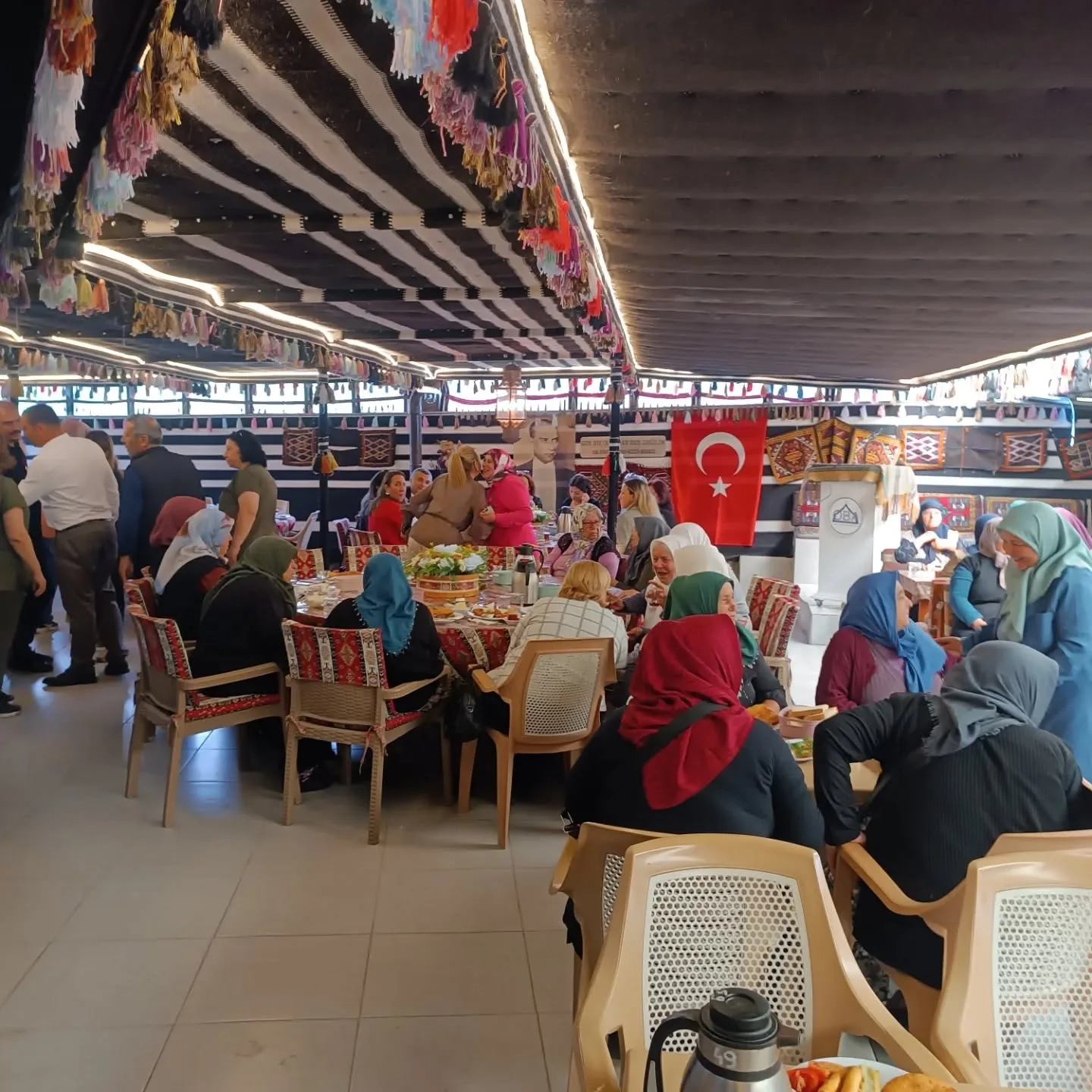 Bornova Belediyesinin düzenlediği organizasyon ile 65yaş üstü çınarlarımızı anneler günü e…