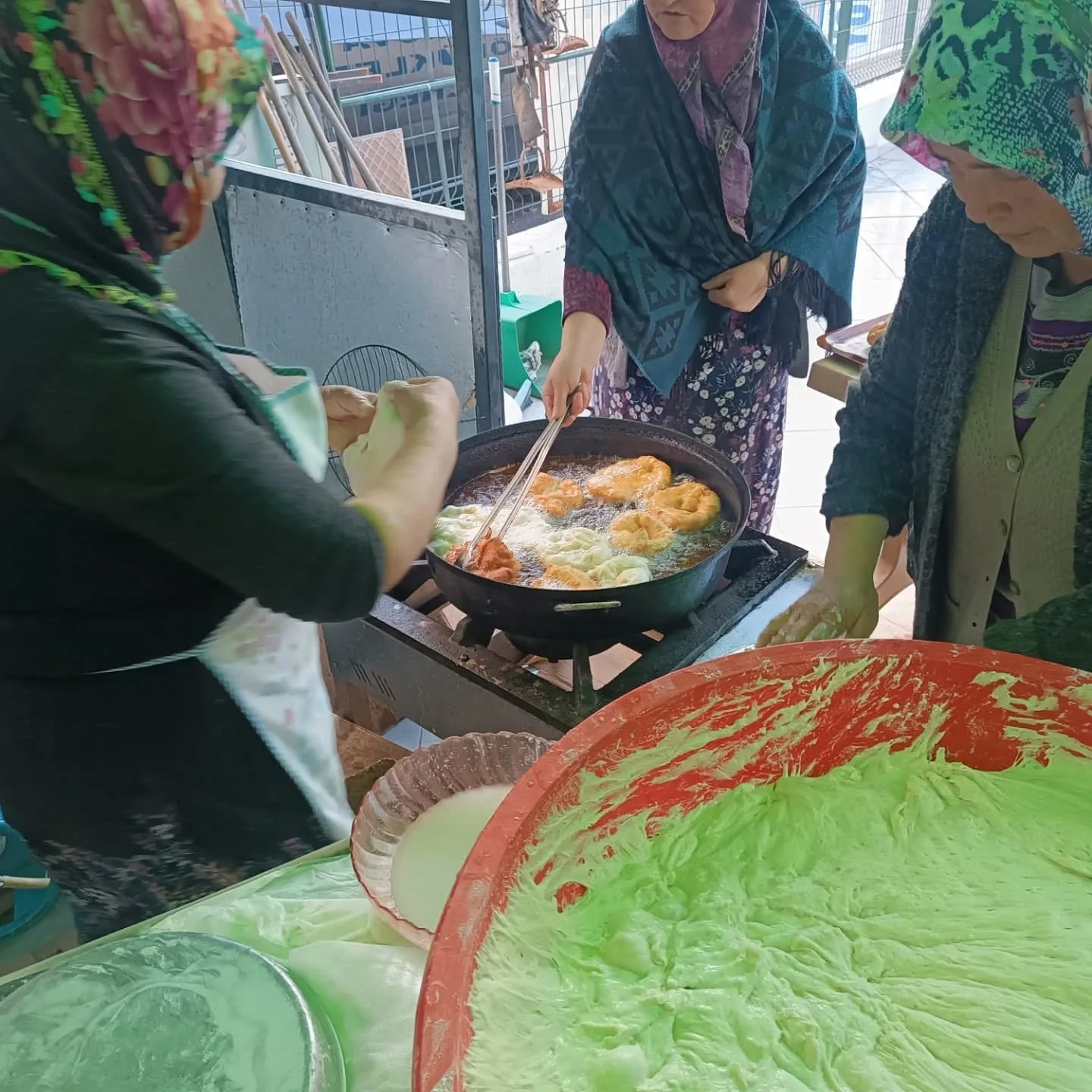 Aralık ayının geleneksel akraba kahvaltımızı yaptık. Yeni arkadaşlar edindik. Akrabalarımı…