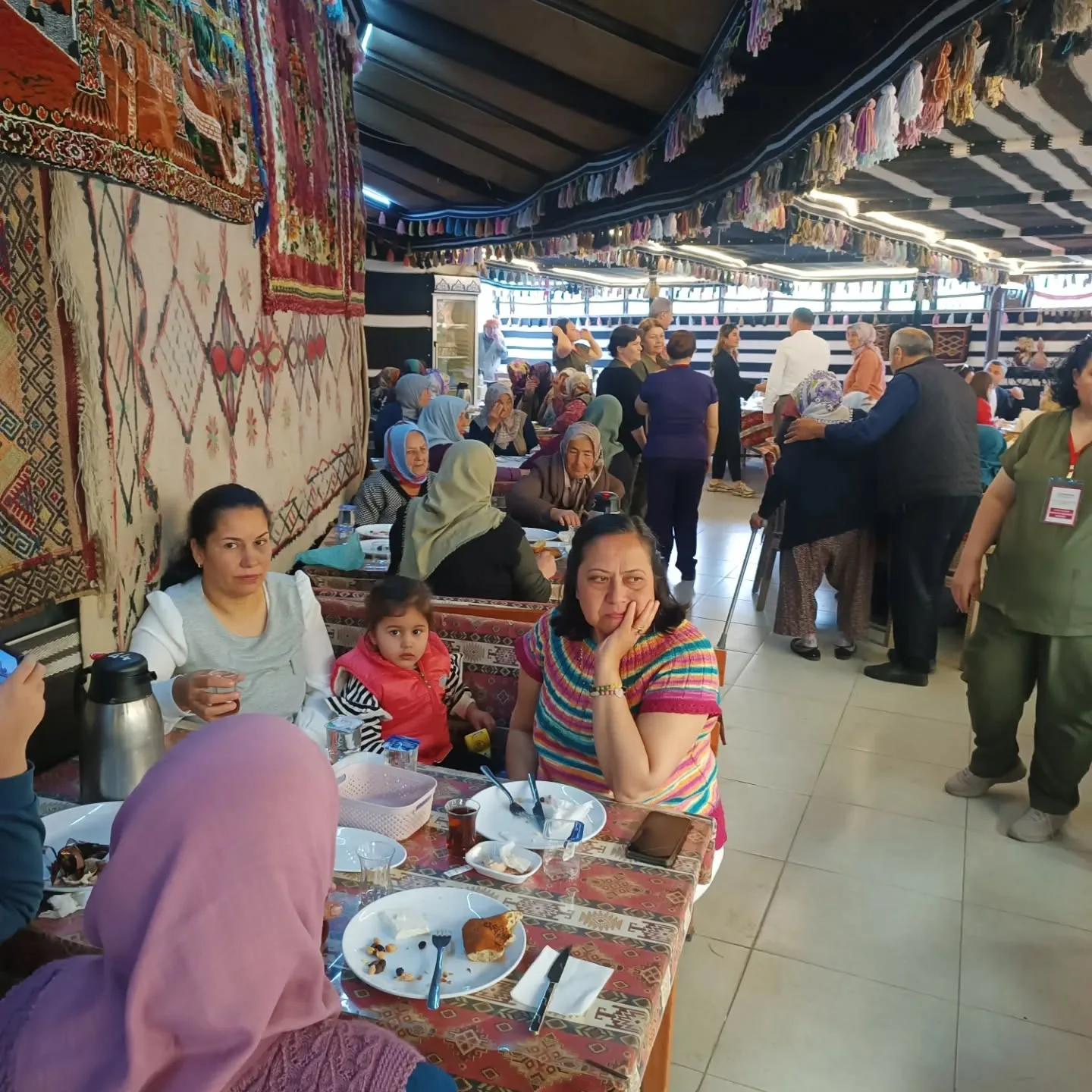 Bornova Belediyesinin düzenlediği organizasyon ile 65yaş üstü çınarlarımızı anneler günü e…