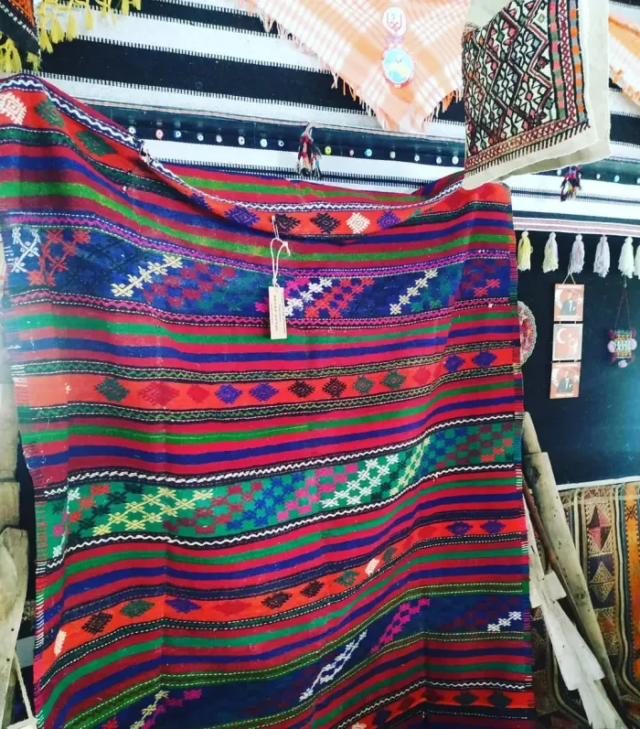 Akgedik ten Recep Uysal'ın Obamiza hediyesi Istar (kilim dokuma tezgahı)... teşekkür ederi…