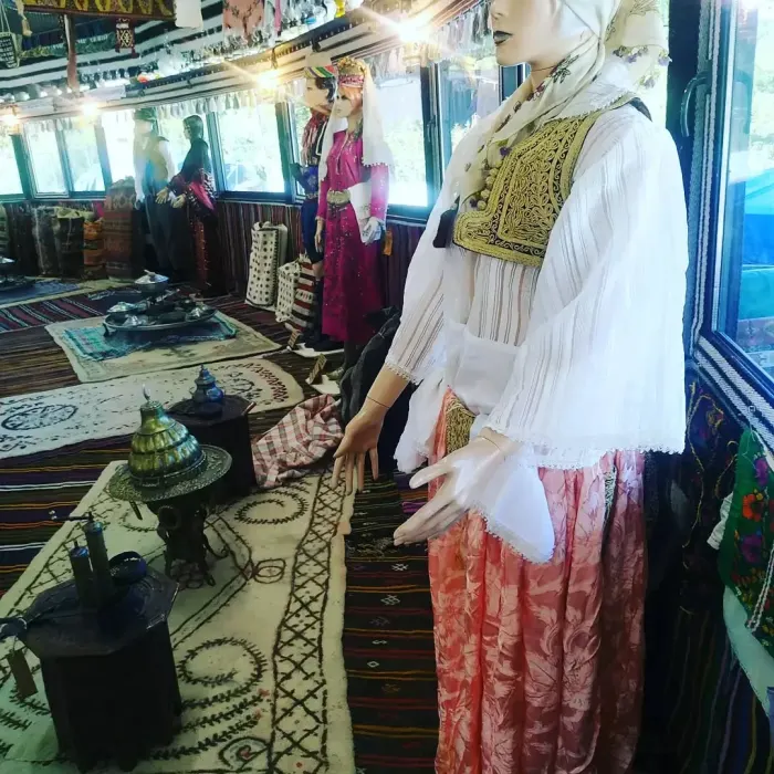 Mardin Yöresi Türkmen kadın  erkek kostümü ile Kütahya yöresi kadın kostümü ziyaretiniz be…